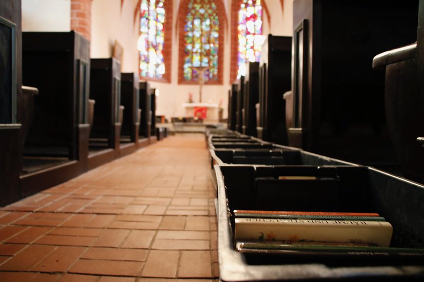 B&uuml;chermarkt vor der Blasii-Kirche