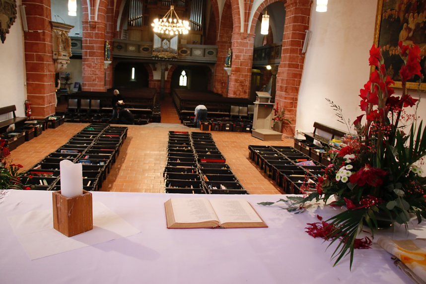 B&uuml;chermarkt vor der Blasii-Kirche