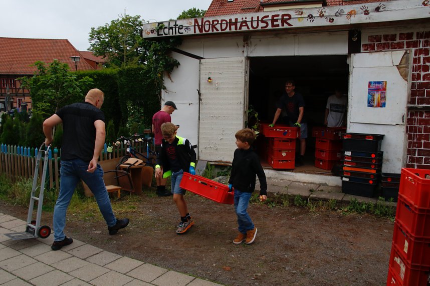 B&uuml;chermarkt vor der Blasii-Kirche