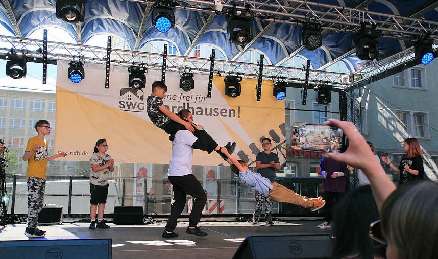 Gro&szlig;e Volksfeststimmung am 2. Tag auf dem Rolandsfest in Nordhausen