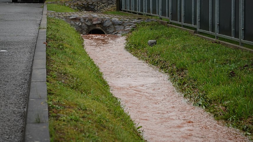 N&auml;chtlicher Starkregen hinterl&auml;sst Spuren in Salza