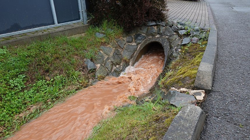 N&auml;chtlicher Starkregen hinterl&auml;sst Spuren in Salza