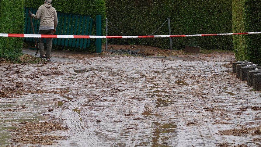 N&auml;chtlicher Starkregen hinterl&auml;sst Spuren in Salza