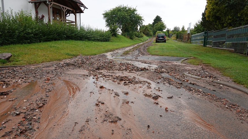 N&auml;chtlicher Starkregen hinterl&auml;sst Spuren in Salza