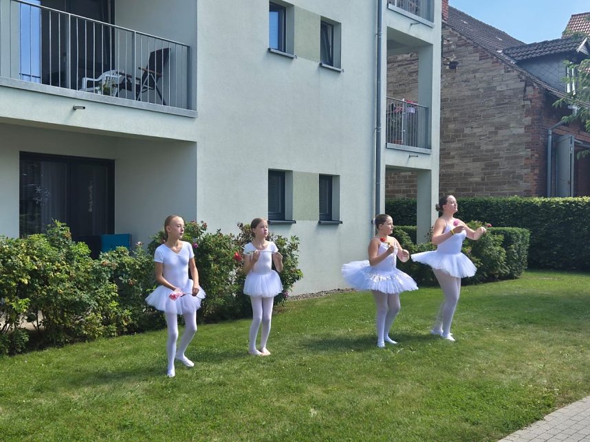 Die Eleven des Tanzstudio Radeva im Rolandhaus