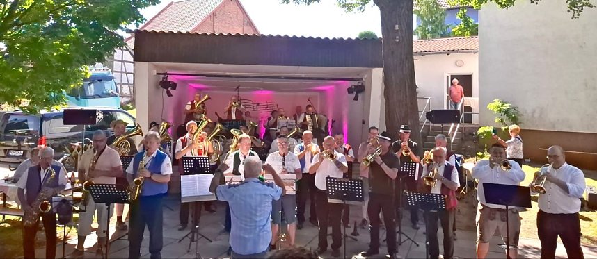 Gro&szlig;es Blasmusikfest in Urbach