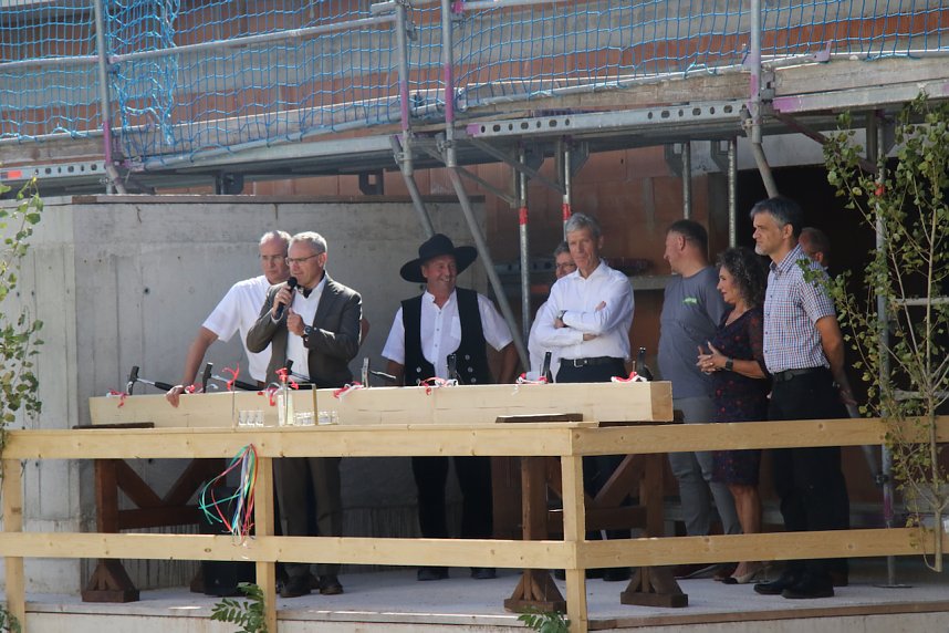 Festakt, Richtfest, Sommerparty - an der Oberstufe des Humboldt-Gymnasiums gab es heute volles Programm