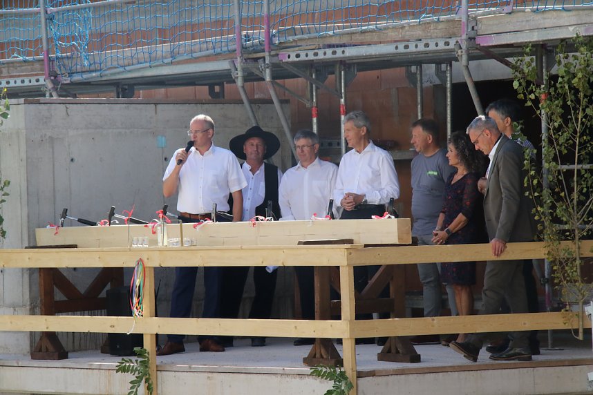 Festakt, Richtfest, Sommerparty - an der Oberstufe des Humboldt-Gymnasiums gab es heute volles Programm