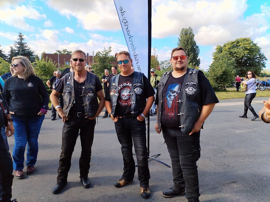 Wir machen Wald - vergangenes Wochenende trafen sich Motorradfahrer um f&uuml;r die gute Sache Gas zu geben