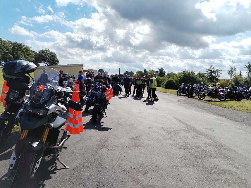 Wir machen Wald - vergangenes Wochenende trafen sich Motorradfahrer um f&uuml;r die gute Sache Gas zu geben