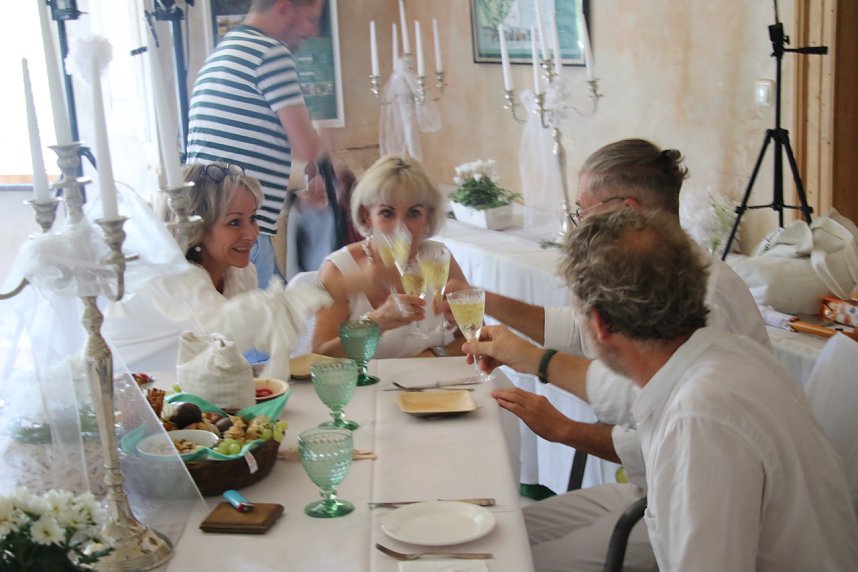 Diner en blanc in der Villa des Park Hohenrode