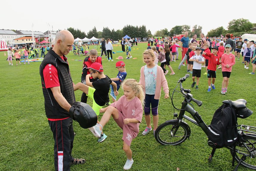 Schulanfangsaktionstag auf dem Hohekreuz-Sportplatz