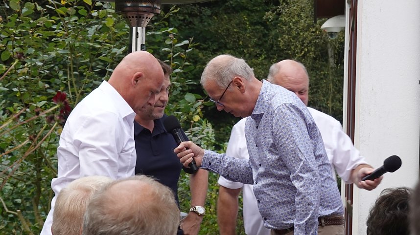 Auch die Farbe der Turnschuhe von Bankern schien G&uuml;nther Jauch zu interessieren.