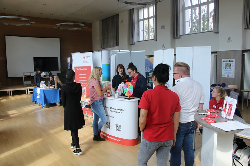 Berufsmesse zu Pflege und Gesundheit in der Nordh&auml;user Berufsschule