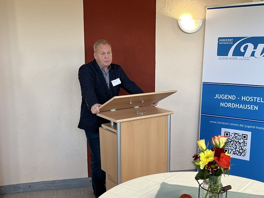 Feierstunde zum ersten Spatenstich f&uuml;r einen Bolzplatz