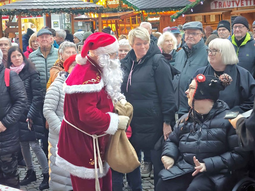 Peter Blei unterwegs auf dem Weihnachtsmarkt