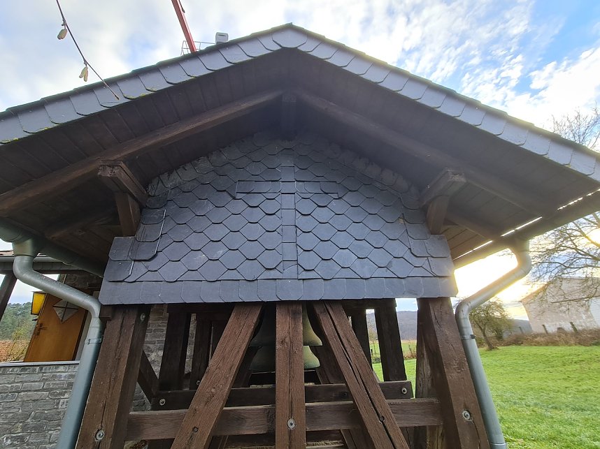 Ein neus Kreuz f&uuml;r Steigerthals Kirche