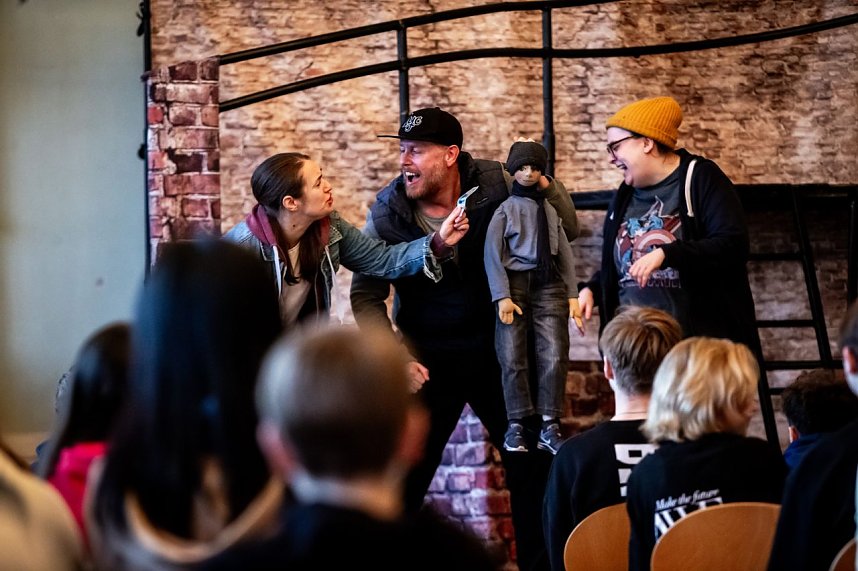 Das "White Horse Theatre" war wieder zu Gast am Humboldt Gymnasium