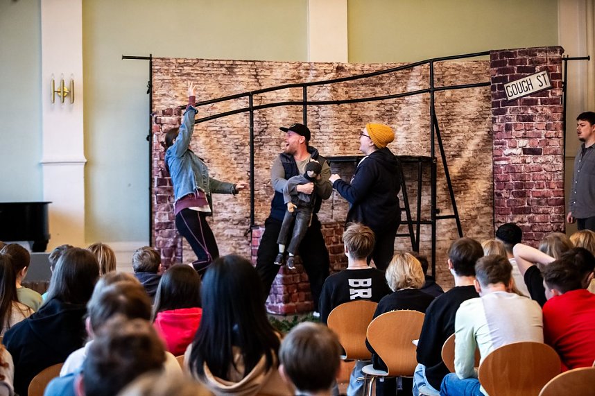 Das "White Horse Theatre" war wieder zu Gast am Humboldt Gymnasium