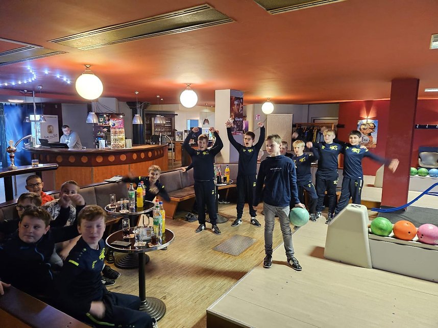 Sch&ouml;nes Vorweihnachtsgeschenk: Die D-Junioren von G&ouml;rsbach/Auleben gewinnen ein Turnier in Kelbra