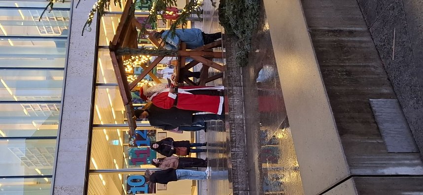 Verlosungsaktion der Nordh&auml;user Rotarier und Lions vor der Bibliothek 