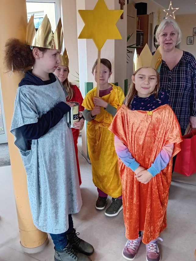 Sternsinger zu Besuch in der Diakonie Tagespflege in G&uuml;nzerode