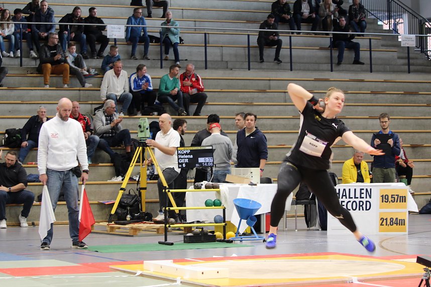 Sportlerinnen und Sportler begeisterten beim Indoor-Kugelsto&szlig;en, in der Wiedigsburghalle in Nordhausen, das Publikum