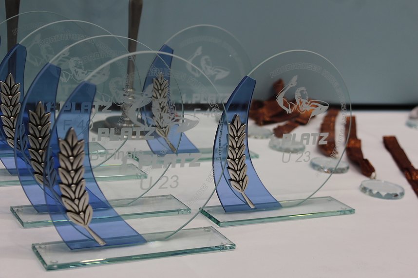 Sportlerinnen und Sportler begeisterten beim Indoor-Kugelsto&szlig;en, in der Wiedigsburghalle in Nordhausen, das Publikum