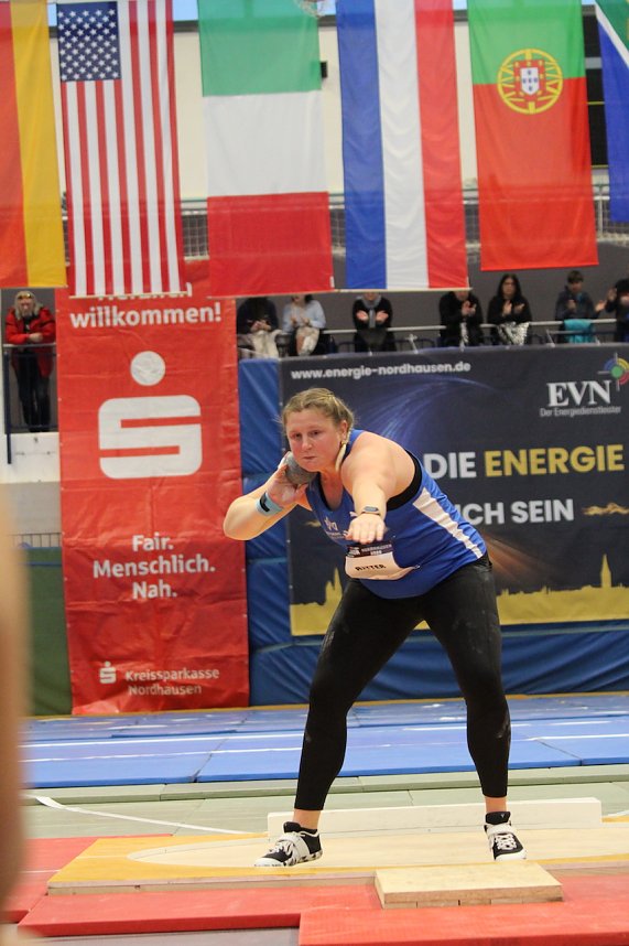 Sportlerinnen und Sportler begeisterten beim Indoor-Kugelsto&szlig;en, in der Wiedigsburghalle in Nordhausen, das Publikum