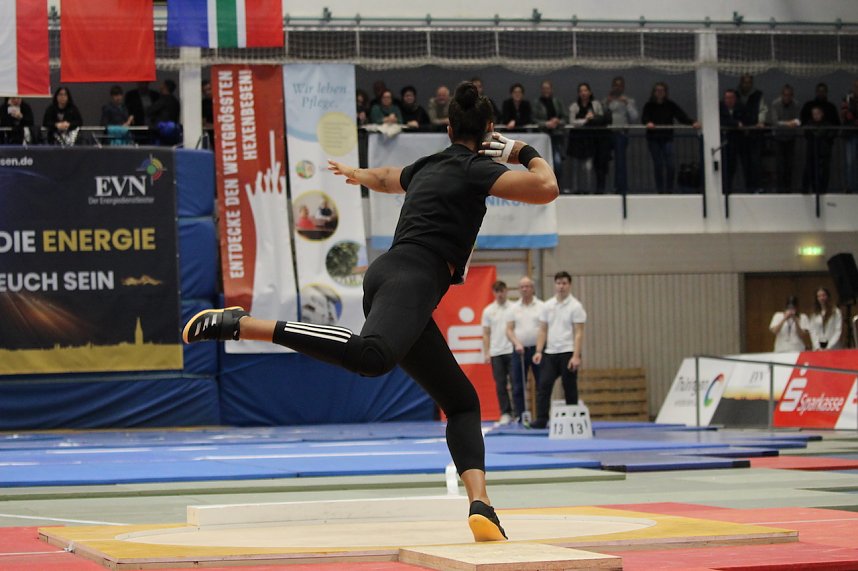 Sportlerinnen und Sportler begeisterten beim Indoor-Kugelsto&szlig;en, in der Wiedigsburghalle in Nordhausen, das Publikum