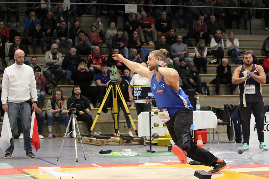 Indoor Kugelsto&szlig;en in der Wiedigsburghalle in Nordhausen