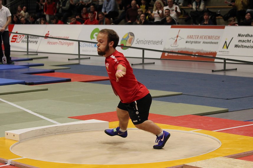 Indoor Kugelsto&szlig;en in der Wiedigsburghalle in Nordhausen