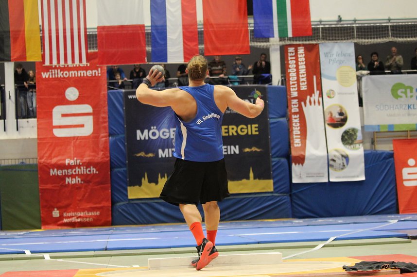 Indoor Kugelsto&szlig;en in der Wiedigsburghalle in Nordhausen