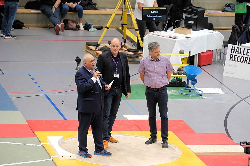 Kugelsto&szlig;-Indoor in der Wiedigsburg