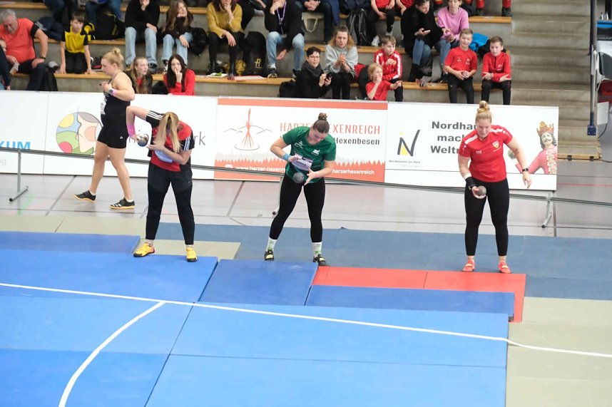 Kugelsto&szlig;-Indoor in der Wiedigsburg