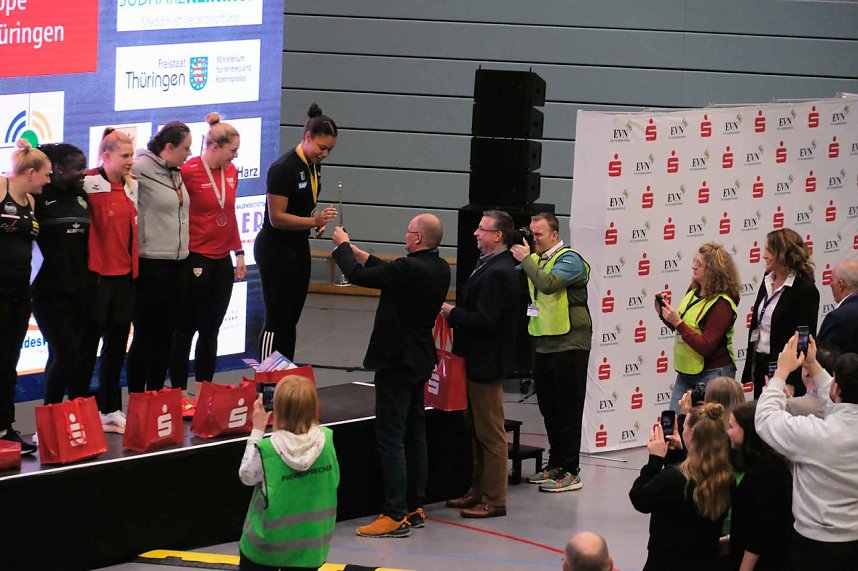 Kugelsto&szlig;-Indoor in der Wiedigsburg