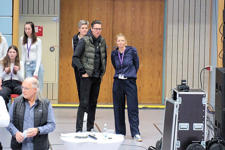 Kugelsto&szlig;-Indoor in der Wiedigsburg