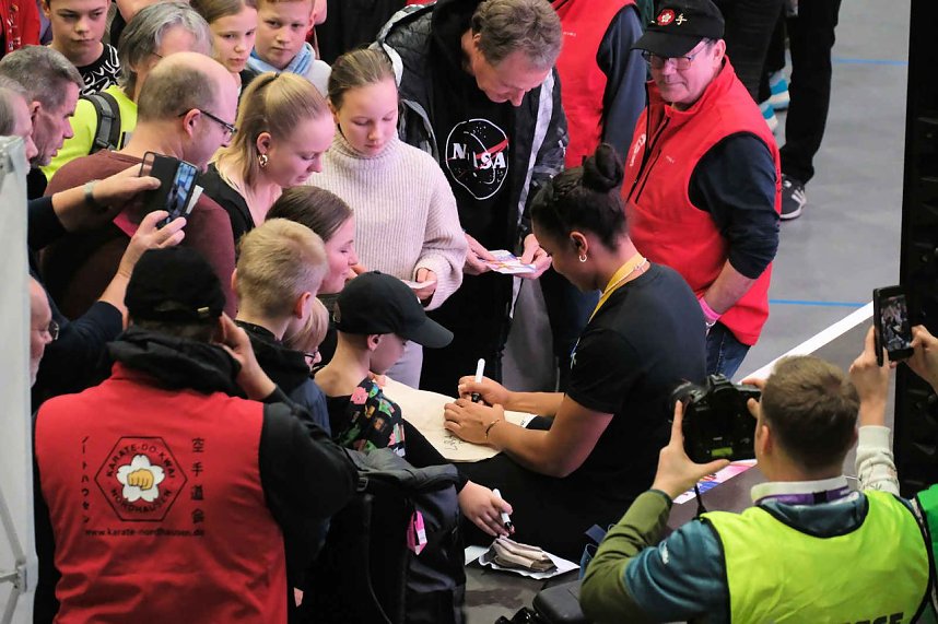 Kugelsto&szlig;-Indoor in der Wiedigsburg