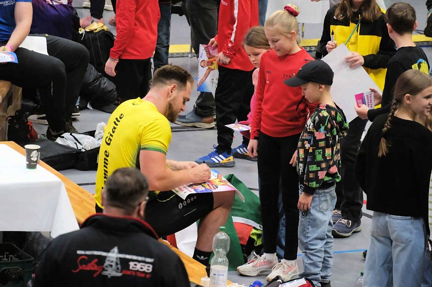 Kugelsto&szlig;-Indoor in der Wiedigsburg