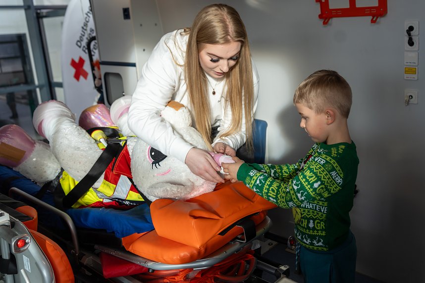 Damit zum Schulanfang alles sitzt - Impressionen vom Schulranzentag bei Skoda