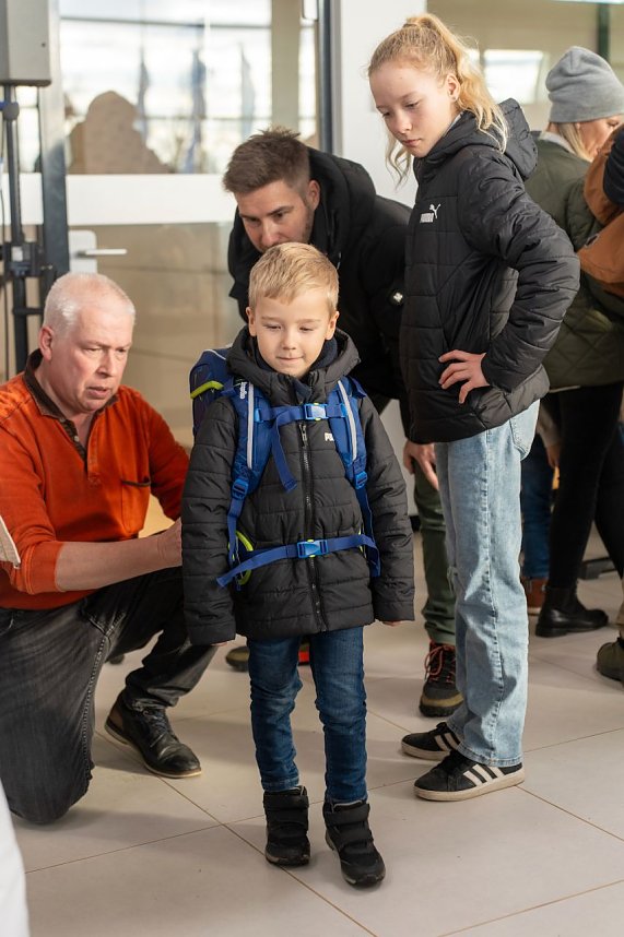 Damit zum Schulanfang alles sitzt - Impressionen vom Schulranzentag bei Skoda