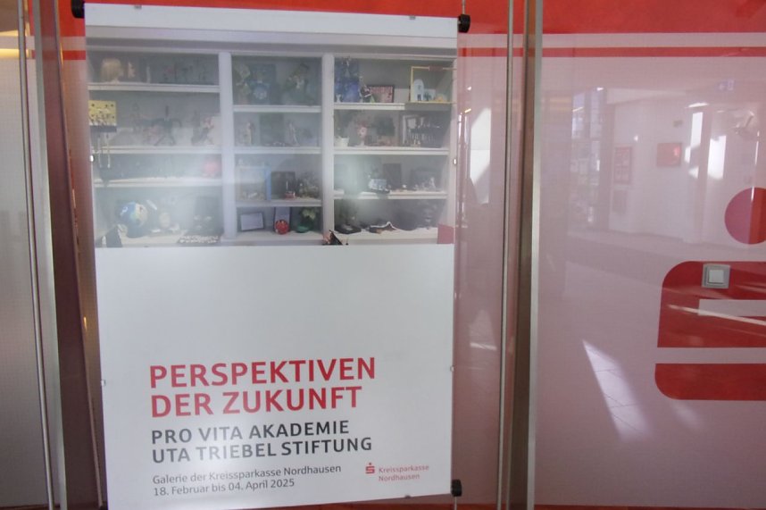 In der Galerie der Kreissparkasse stellen die K&uuml;nstler der pro vita Akademie ihre Werke aus