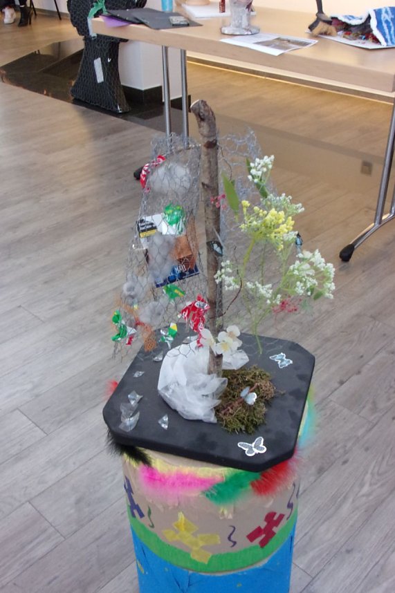 In der Galerie der Kreissparkasse stellen die K&uuml;nstler der pro vita Akademie ihre Werke aus