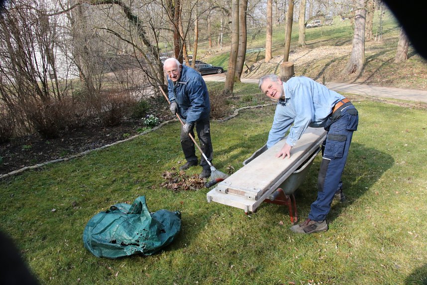 Fr&uuml;hjahrsputz im Park Hohenrode
