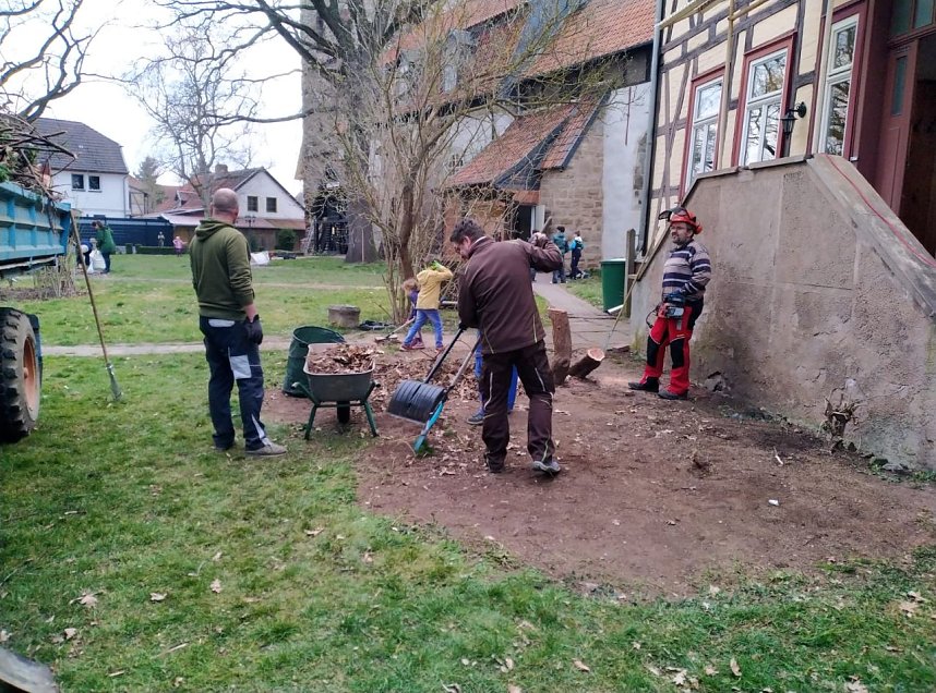 1. Bielscher Fr&uuml;hjahrsputz mit gro&szlig;en und kleinen Helfern 