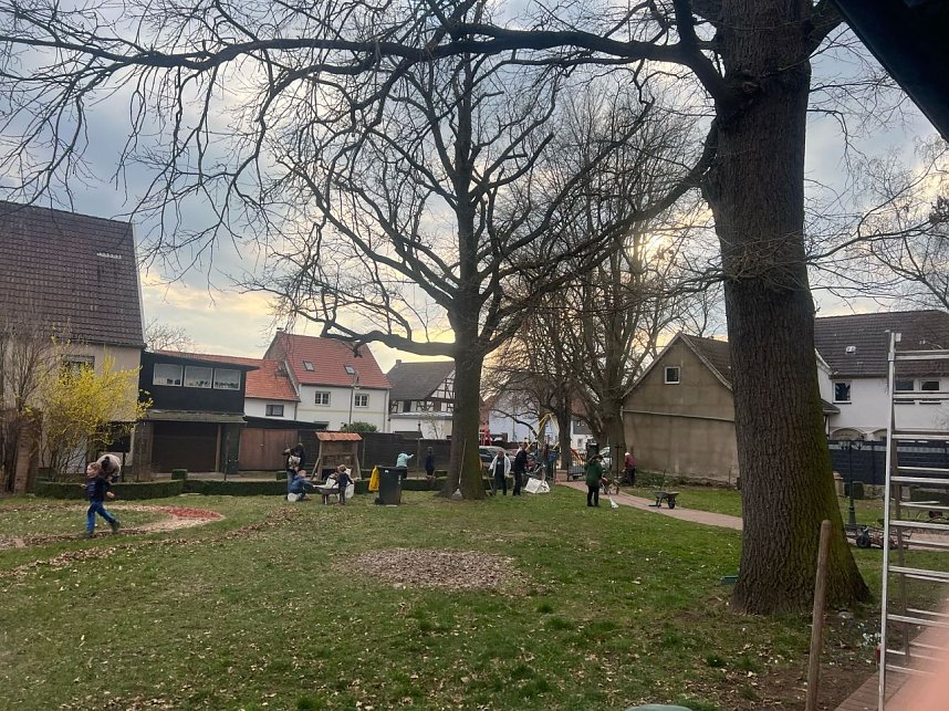 1. Bielscher Fr&uuml;hjahrsputz mit gro&szlig;en und kleinen Helfern 