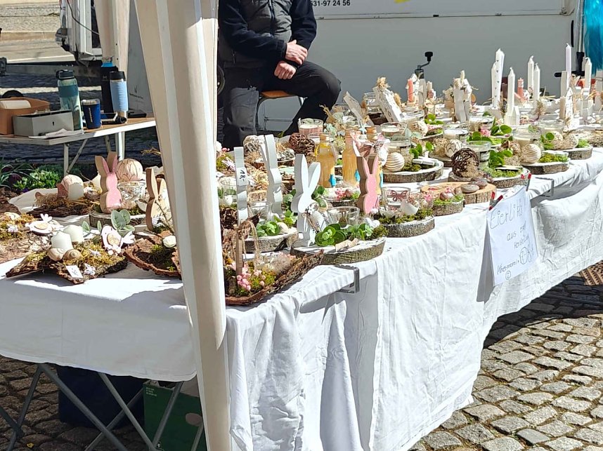 Fr&uuml;hlingsmarkt auf dem Rathausplatz in Nordhausen