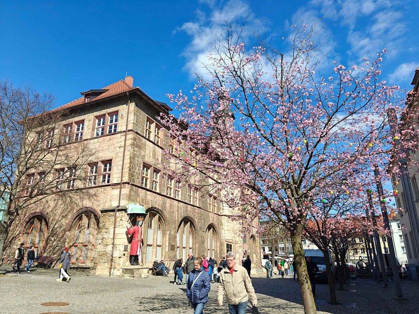 Fr&uuml;hlingsmarkt auf dem Rathausplatz in Nordhausen