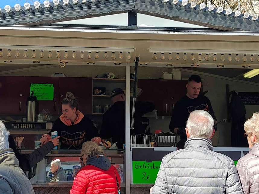 Fr&uuml;hlingsmarkt auf dem Rathausplatz in Nordhausen