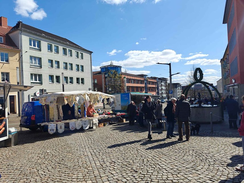 Fr&uuml;hlingsmarkt auf dem Rathausplatz in Nordhausen